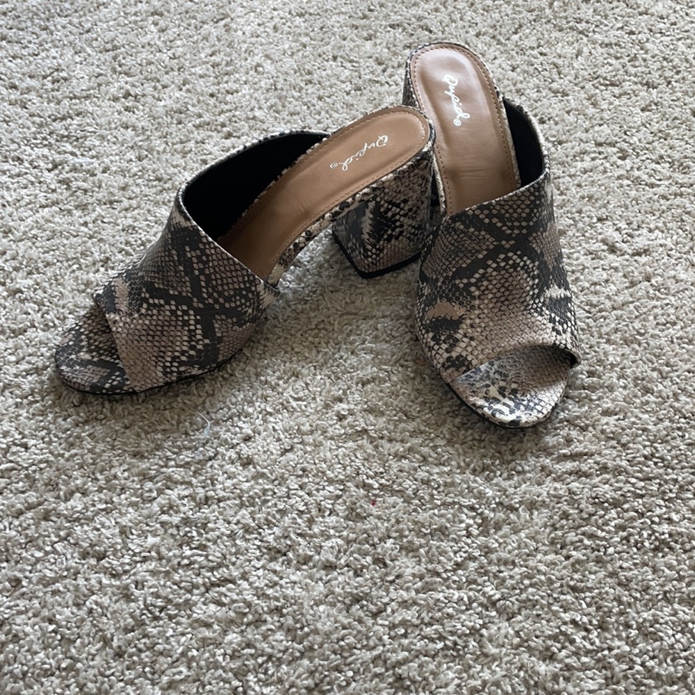 NWOT Slide Snakeskin Block Heel Sandals